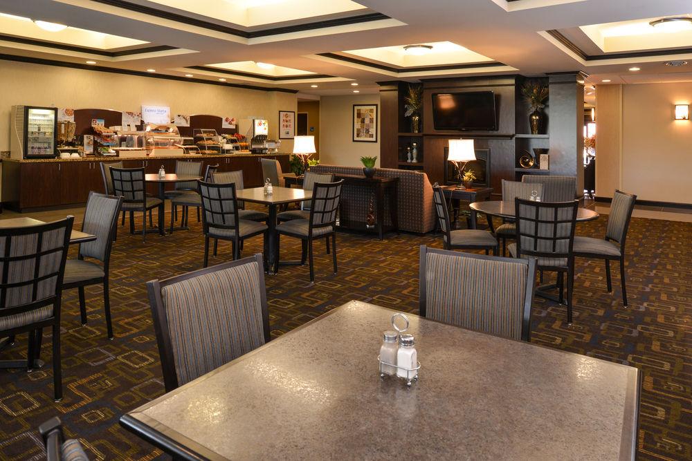 Holiday Inn Express & Suites Fairmont By Ihg Ngoại thất bức ảnh