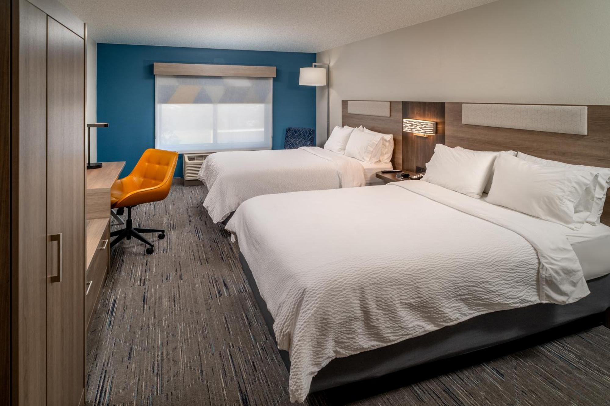 Holiday Inn Express & Suites Fairmont By Ihg Ngoại thất bức ảnh