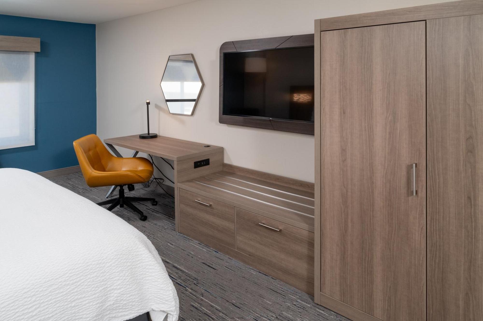 Holiday Inn Express & Suites Fairmont By Ihg Ngoại thất bức ảnh