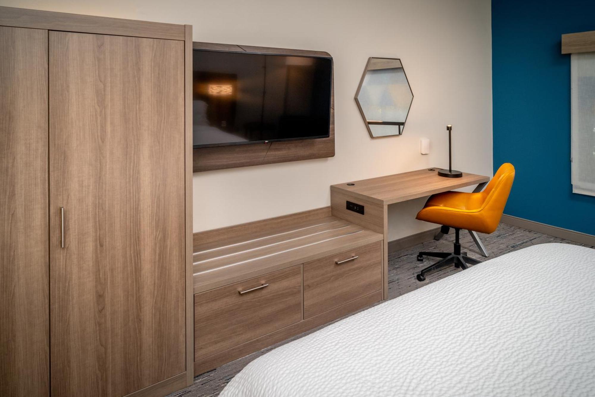 Holiday Inn Express & Suites Fairmont By Ihg Ngoại thất bức ảnh