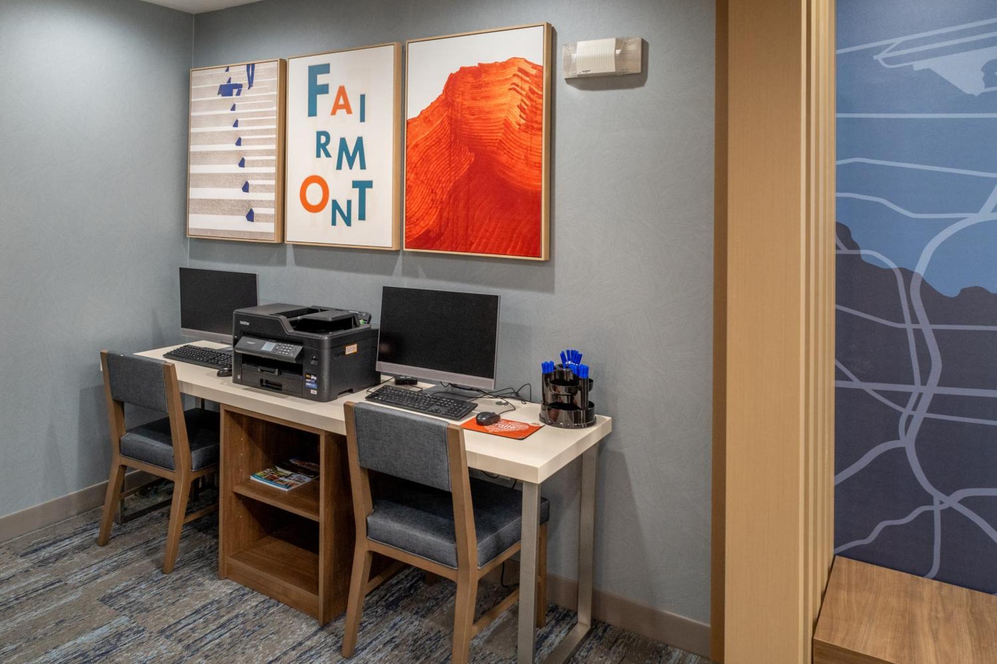 Holiday Inn Express & Suites Fairmont By Ihg Ngoại thất bức ảnh