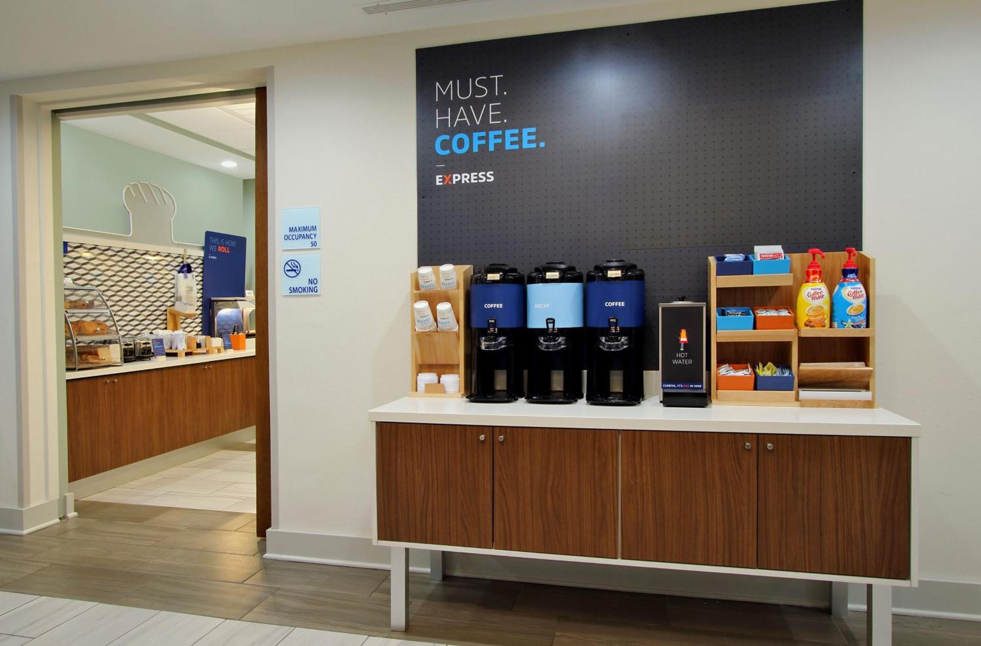 Holiday Inn Express & Suites Fairmont By Ihg Ngoại thất bức ảnh