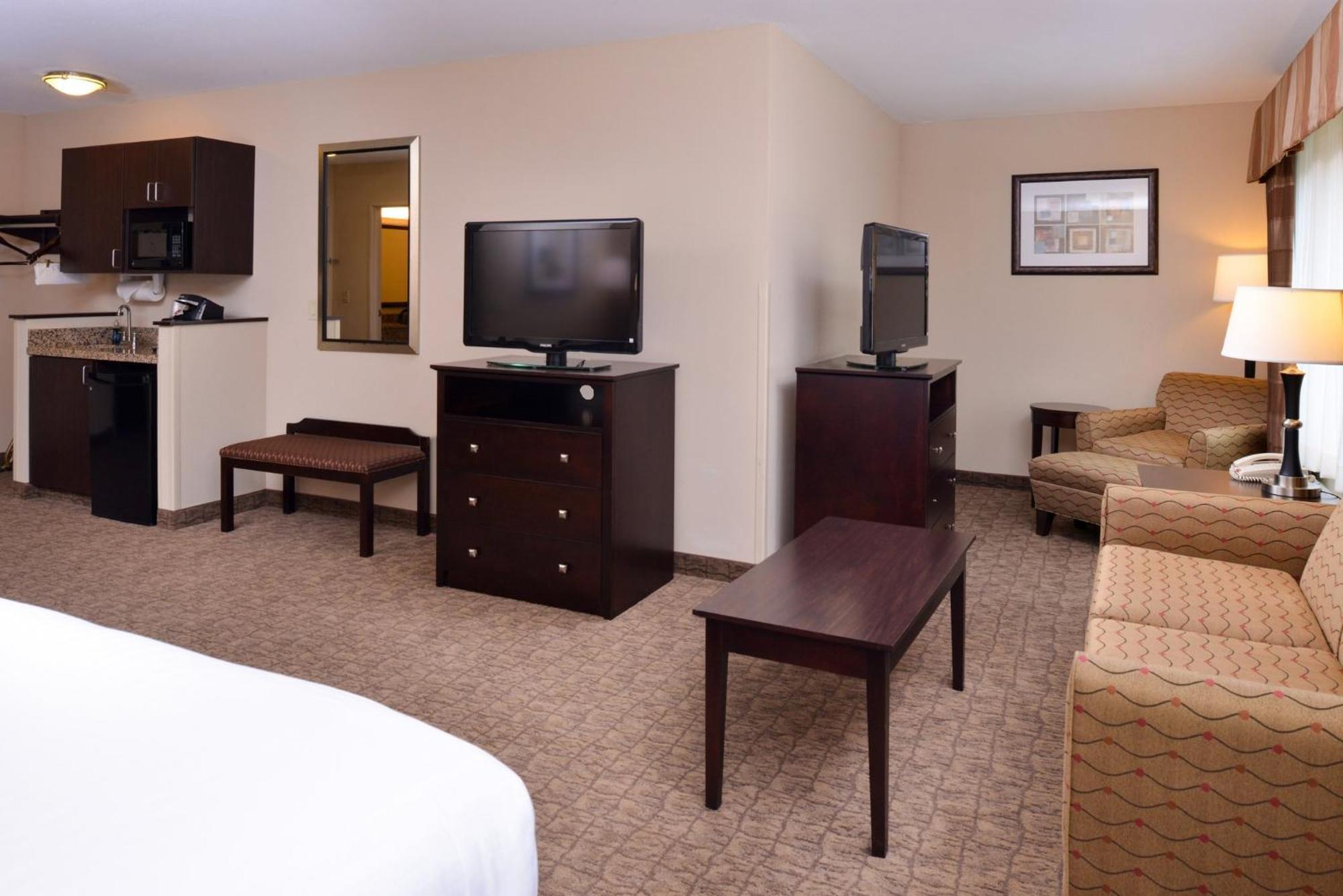 Holiday Inn Express & Suites Fairmont By Ihg Ngoại thất bức ảnh