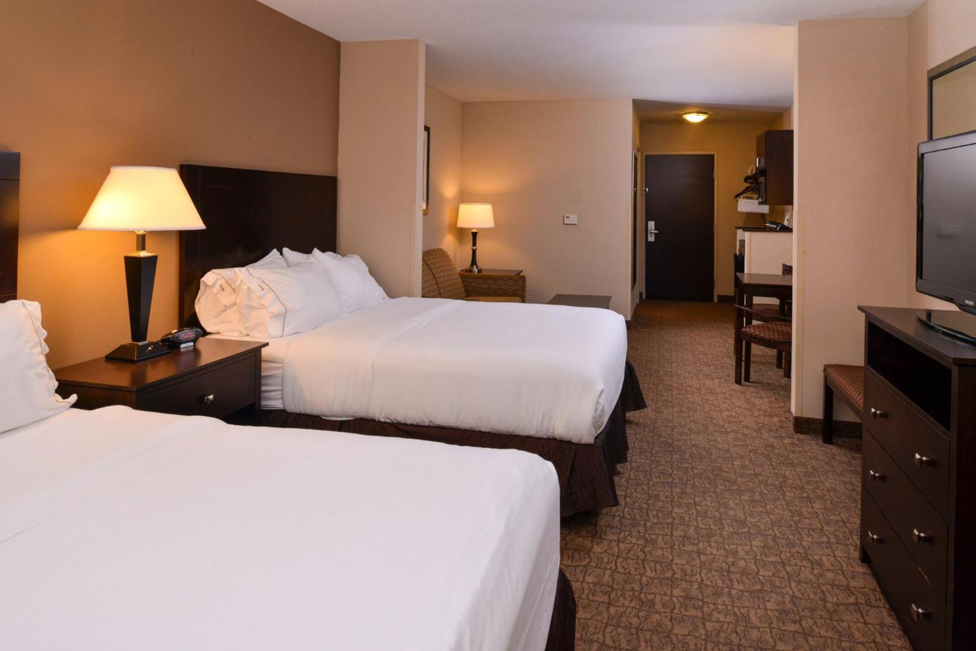 Holiday Inn Express & Suites Fairmont By Ihg Ngoại thất bức ảnh