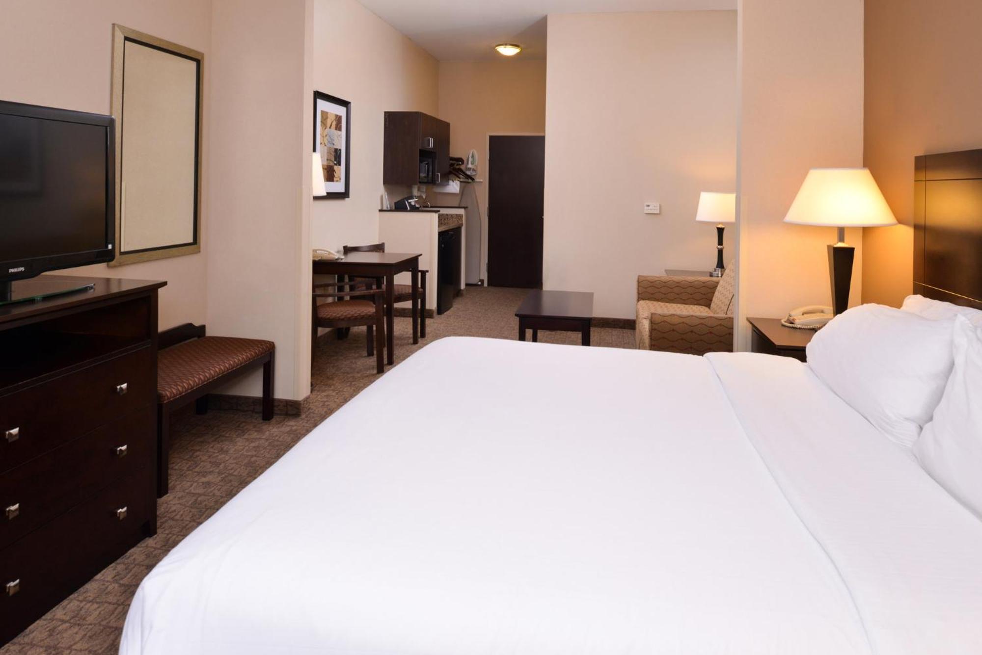 Holiday Inn Express & Suites Fairmont By Ihg Ngoại thất bức ảnh