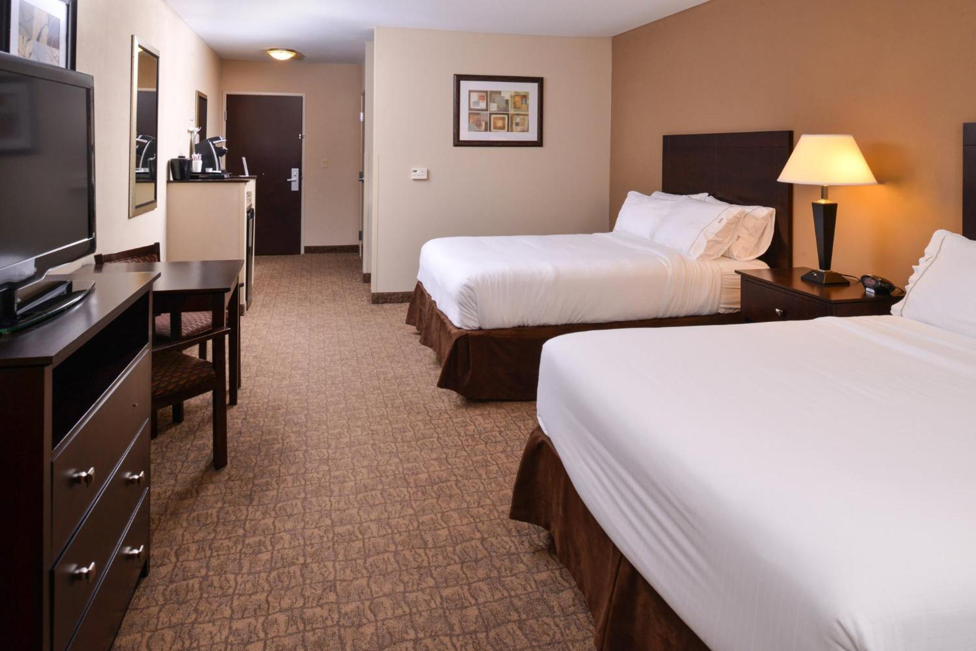 Holiday Inn Express & Suites Fairmont By Ihg Ngoại thất bức ảnh