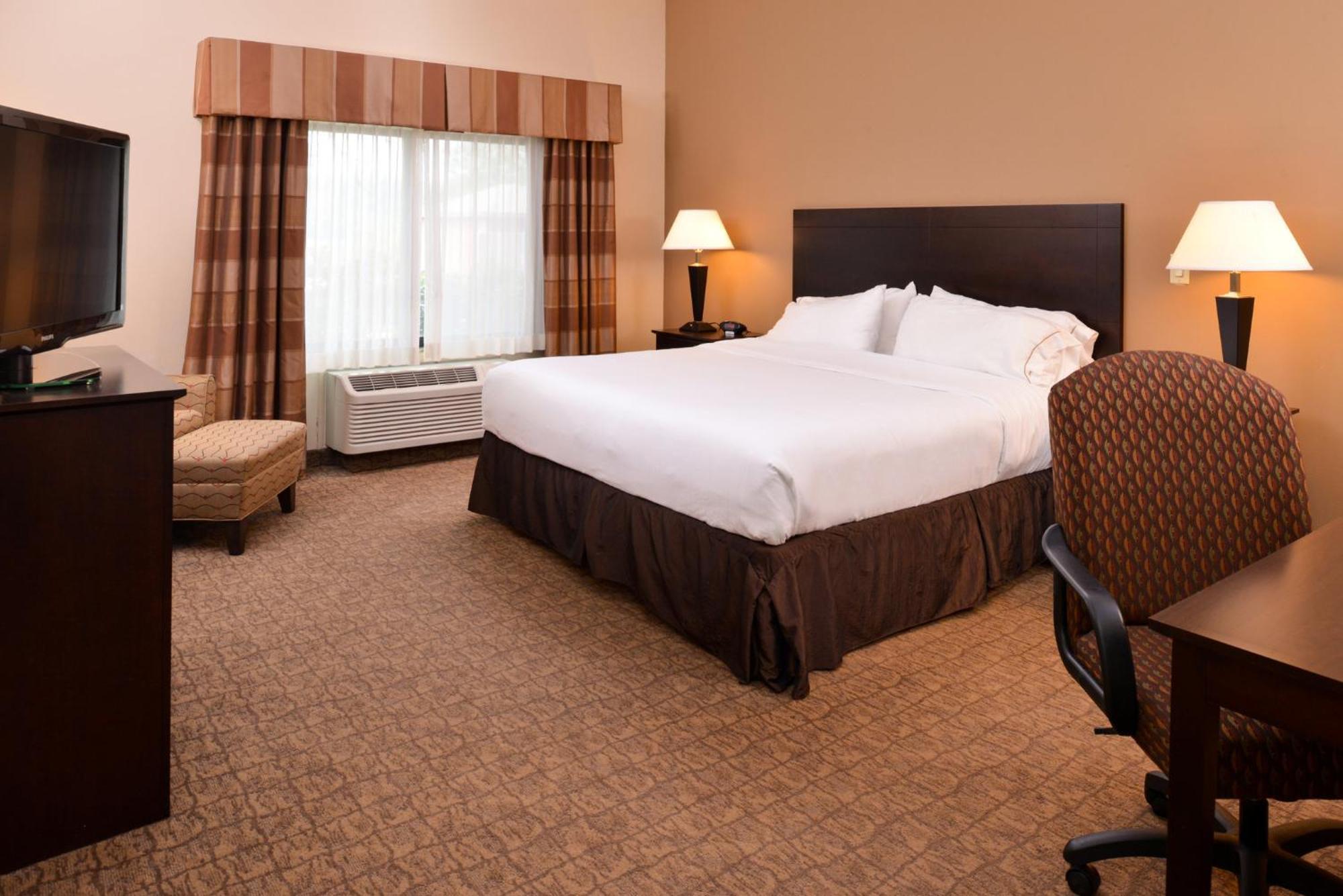 Holiday Inn Express & Suites Fairmont By Ihg Ngoại thất bức ảnh