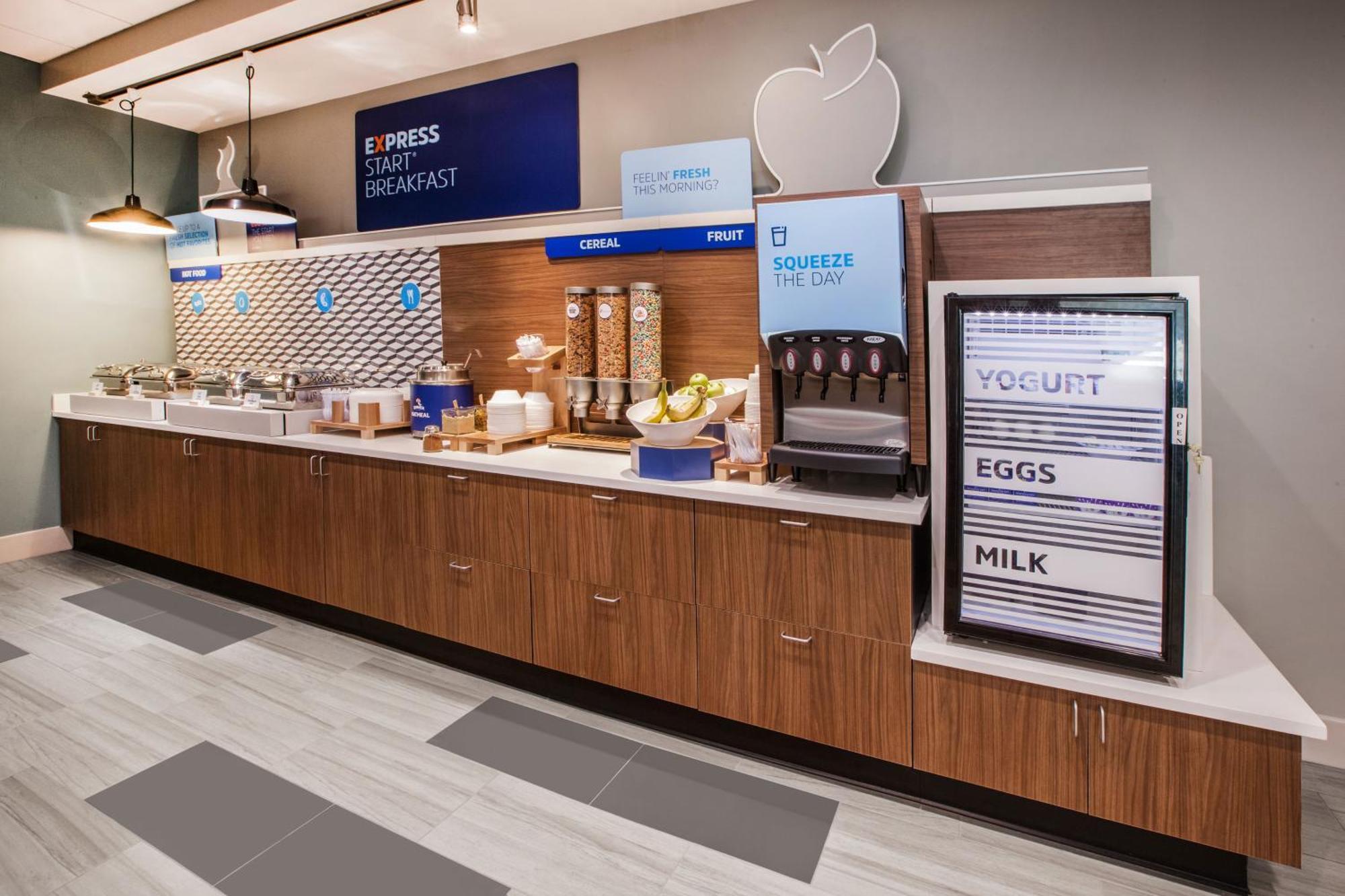 Holiday Inn Express & Suites Fairmont By Ihg Ngoại thất bức ảnh