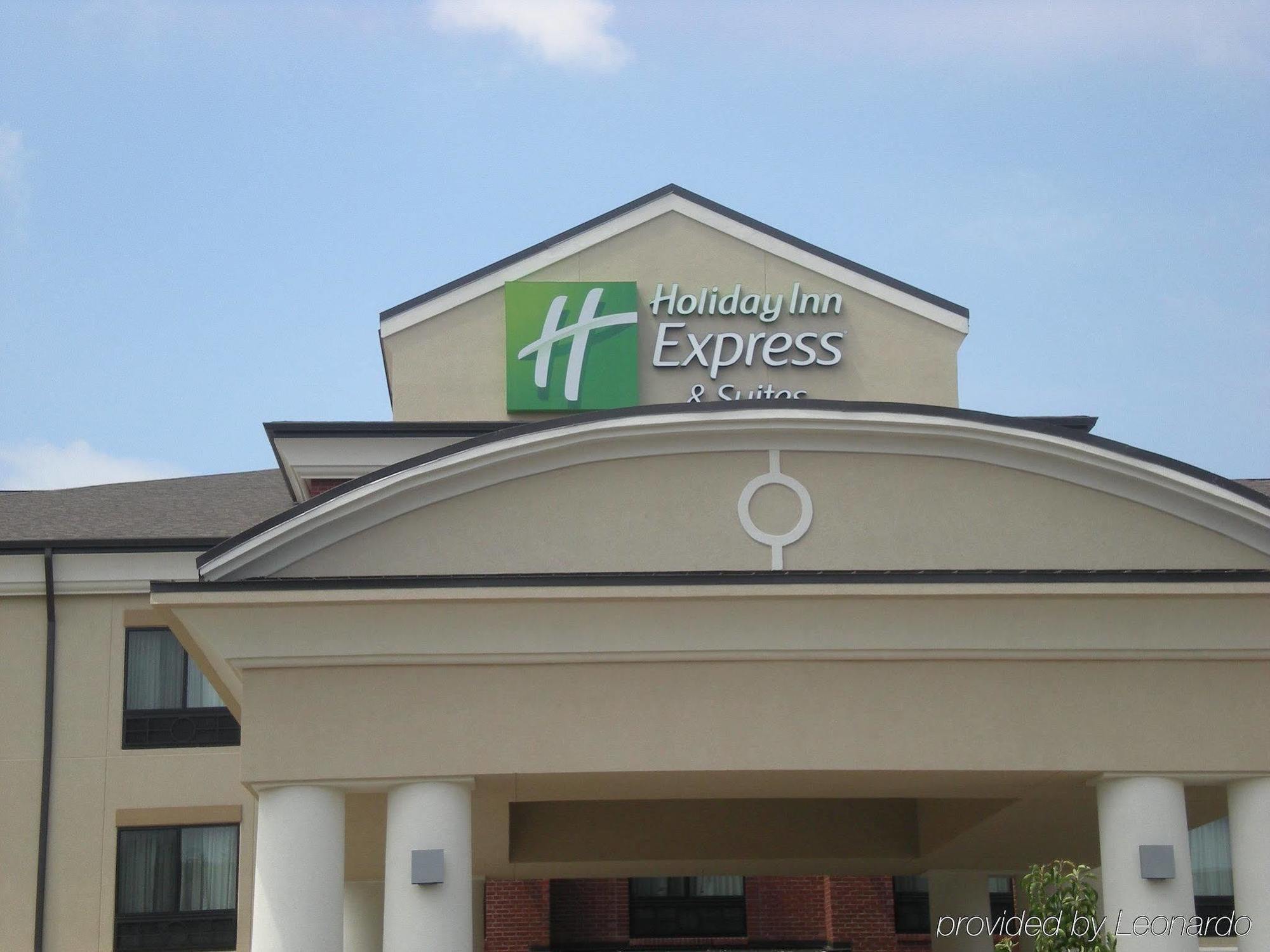 Holiday Inn Express & Suites Fairmont By Ihg Ngoại thất bức ảnh