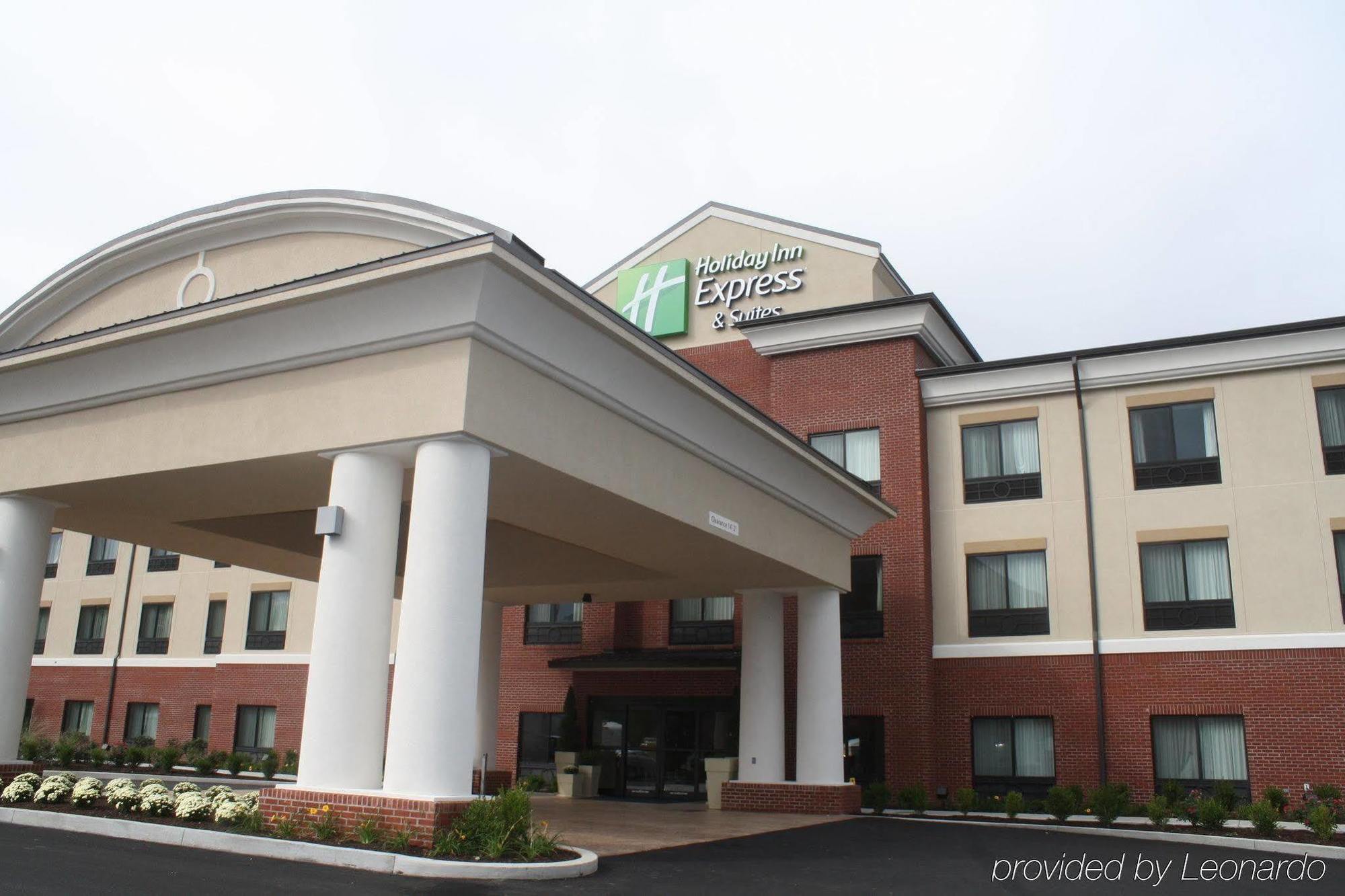 Holiday Inn Express & Suites Fairmont By Ihg Ngoại thất bức ảnh