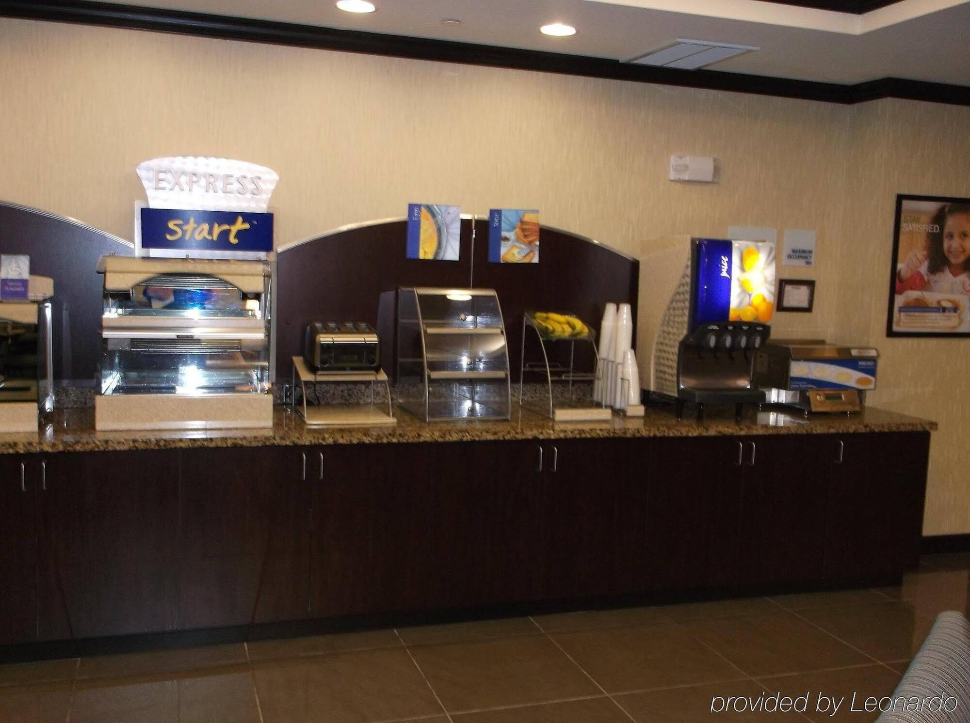 Holiday Inn Express & Suites Fairmont By Ihg Ngoại thất bức ảnh